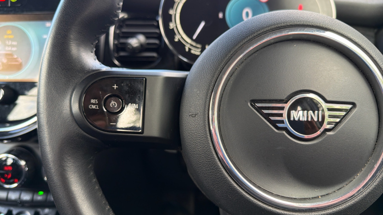 MINI Hatchback 1.5 Cooper Classic 5dr Auto Petrol Hatchback